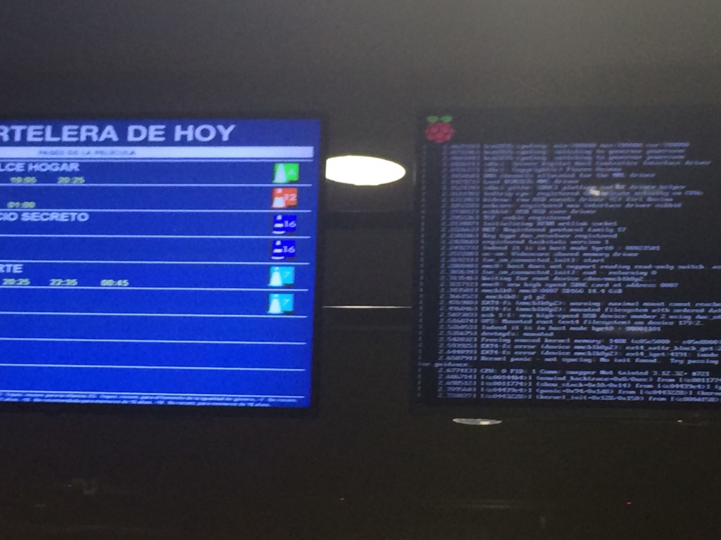 Monitor de cartelera de cine con logo de raspare pi